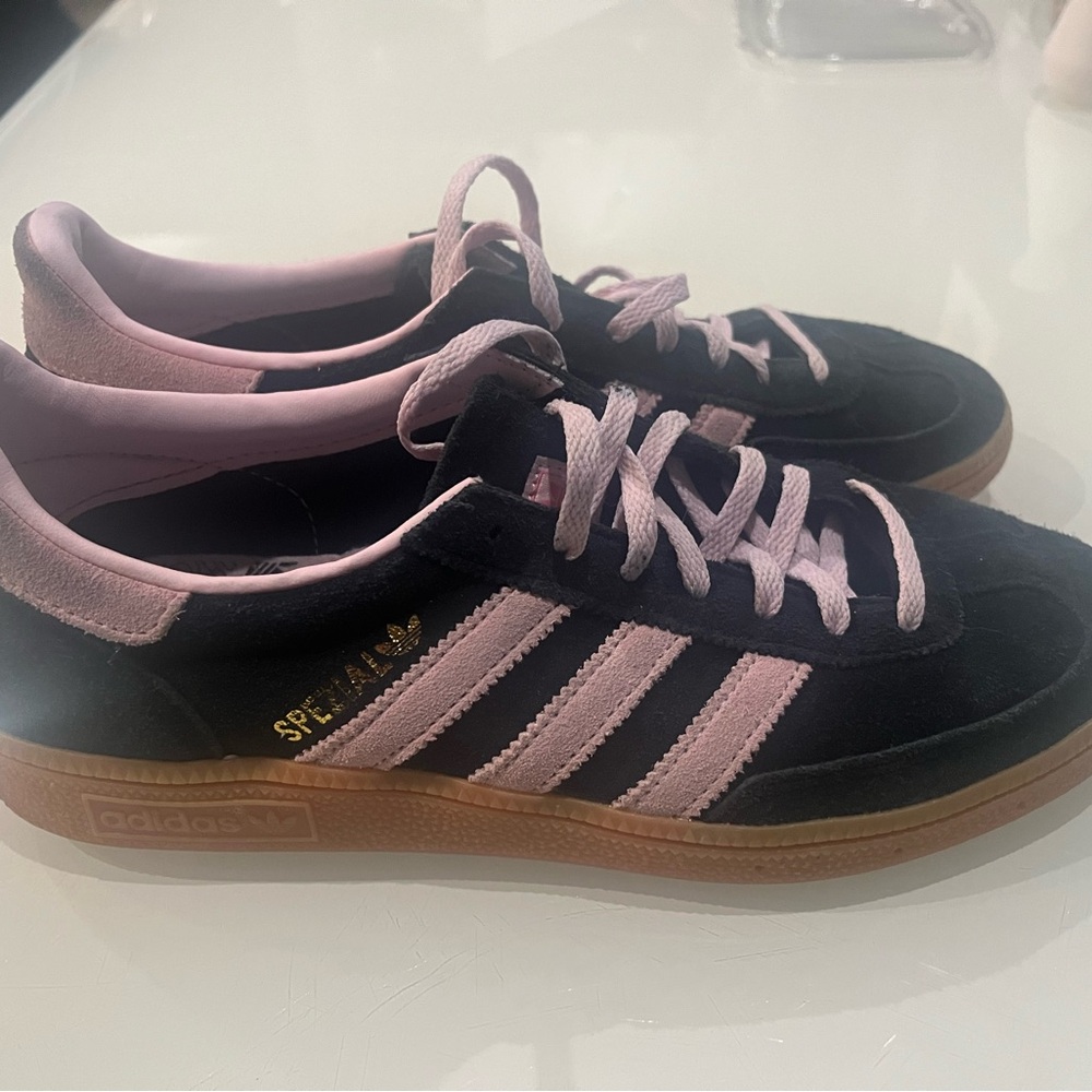 Adidas Spezial Women's Black and Pink Sneakers sz 9
